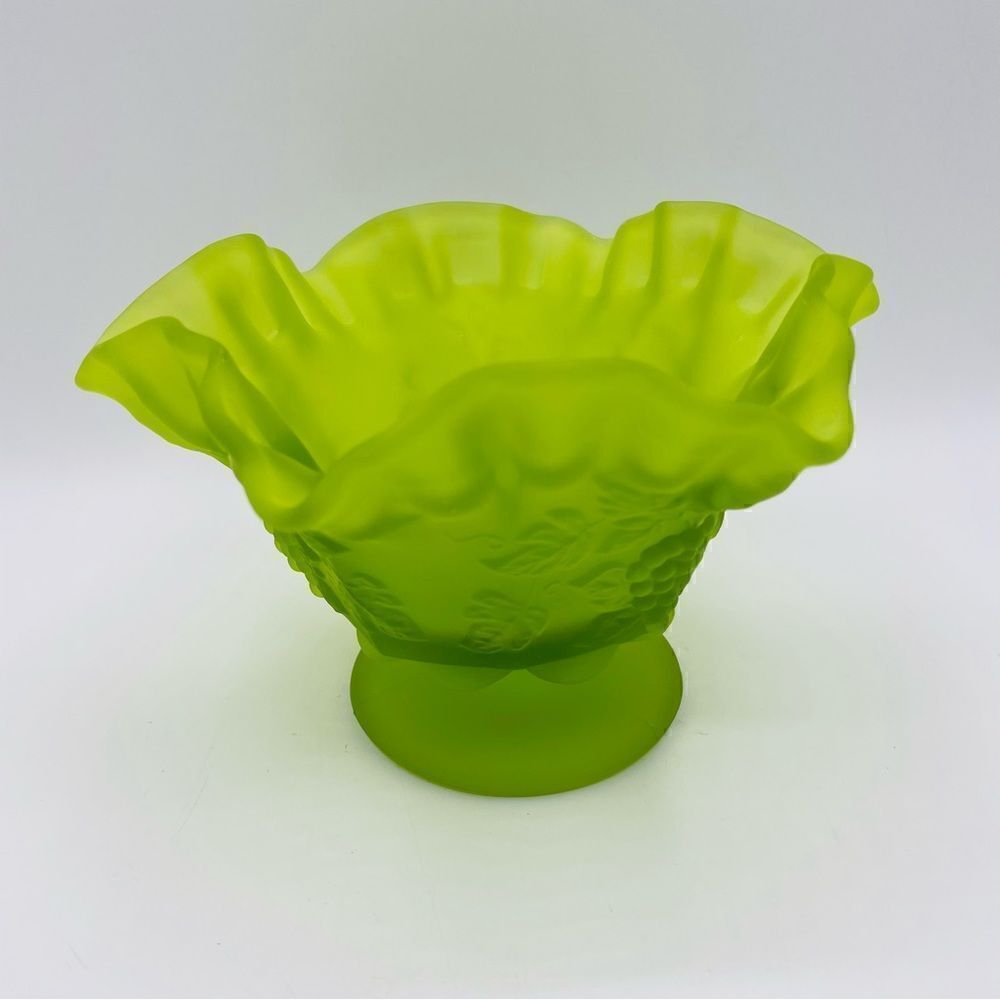 Vintage Westmoreland Green Satin Grapevine Ruffle Rim Pedestal Dish Bowl